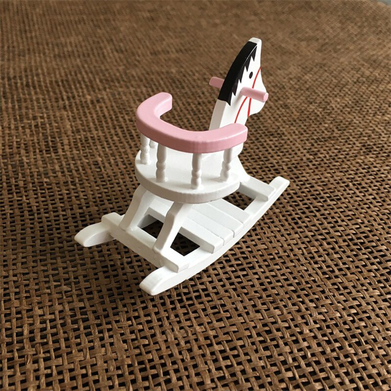 1:12 dukkehus tilbehør miniatyrmøbler barnestol gyngehest i tre avtagbar dukke barnehage dekorative leker