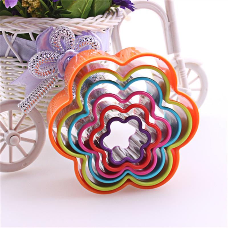 5pcs 3D Cookie Mold Cutter Cake Biscuit Mal Kerstboom Ronde Hart Bloem Fondant Cutter Bakken Taart Decoreren Gereedschap