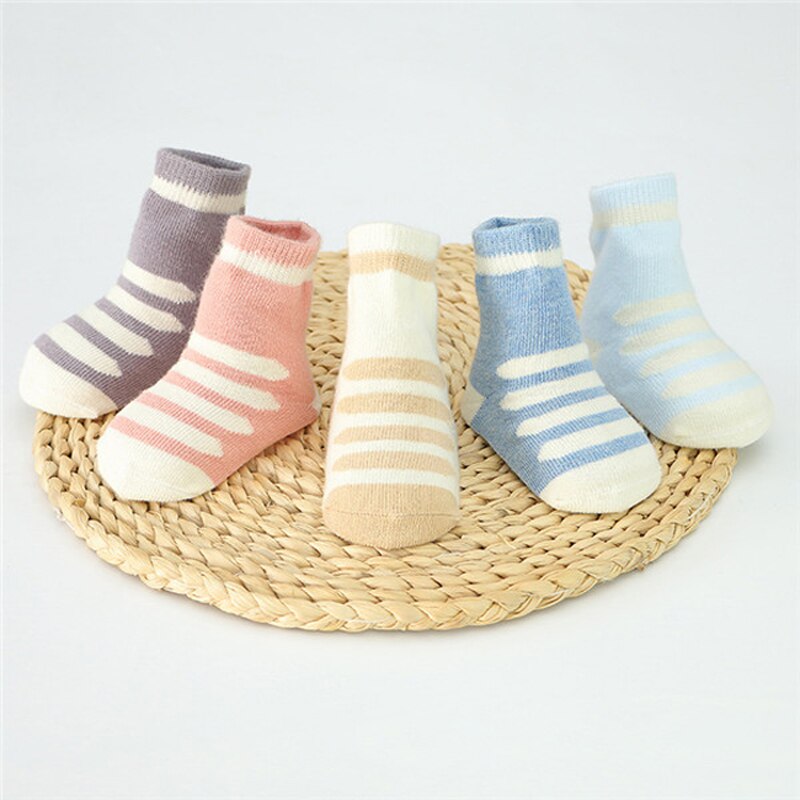 5 paare/paket Kinder Baumwolle Socken Junge, Mädchen, Baby, infant Halten Warme Streifen Dots Sport der Socken Herbst/Winter Kinder