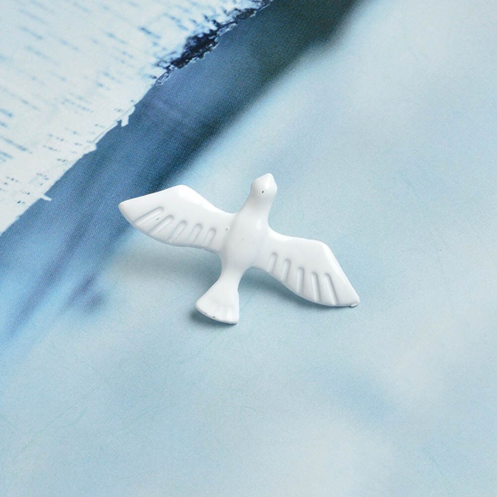 1PCS Chinese Jewelry Retro Simple White Pigeon Brooch, Exquisite Little Animal Collar, Male And Female Jewelry Whole