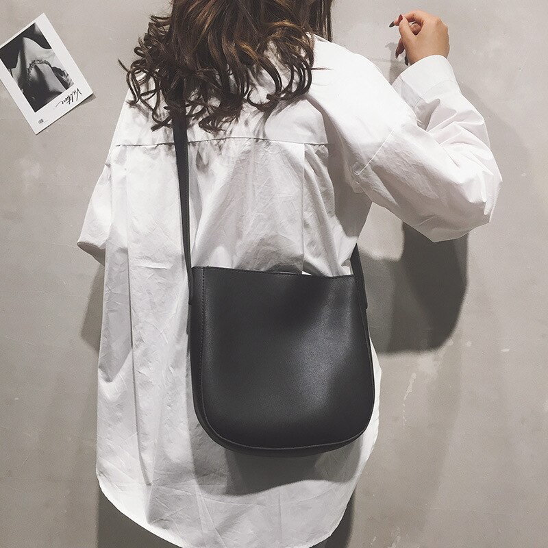 European and American Retro Large-capacity Wide-shoulder Mother and Daughter Bag 2021new Korean Messenger Bag Bucket Bag: Black