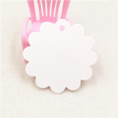 50 stks 6x6 cm Meerdere kleuren Leuke Bloem Ronde Kraftpapier Hang Tags Wedding Party Favor Label kaarten: white