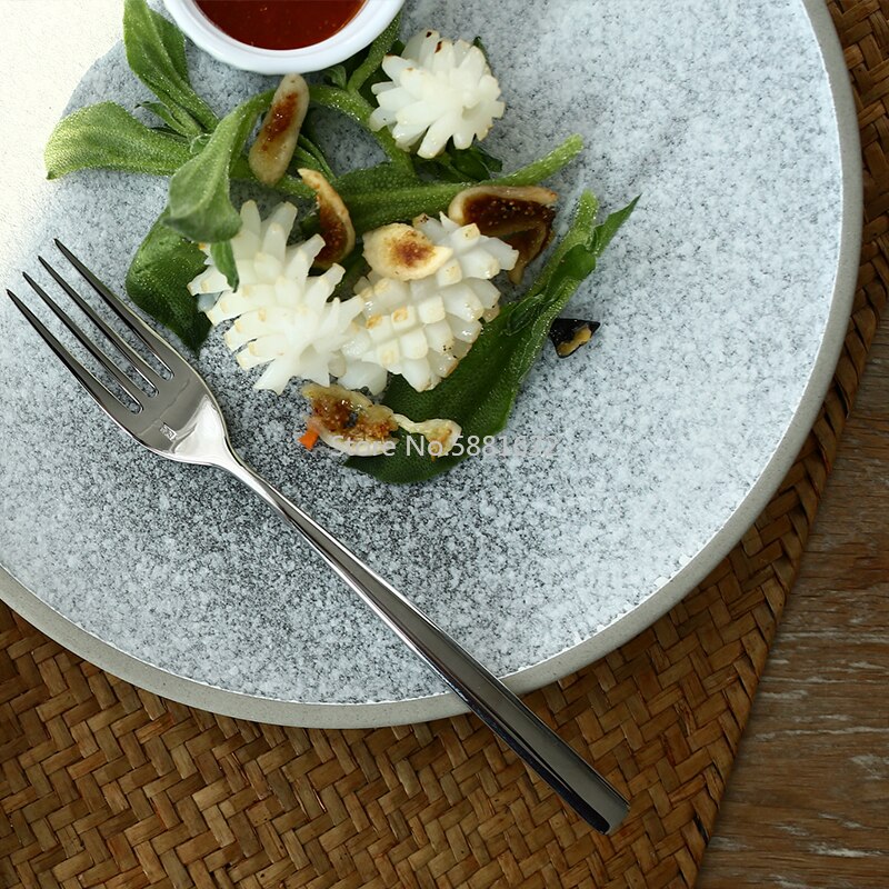 Enda keramiska tallrikar original ser ut som sten stora tallrik sallad skål