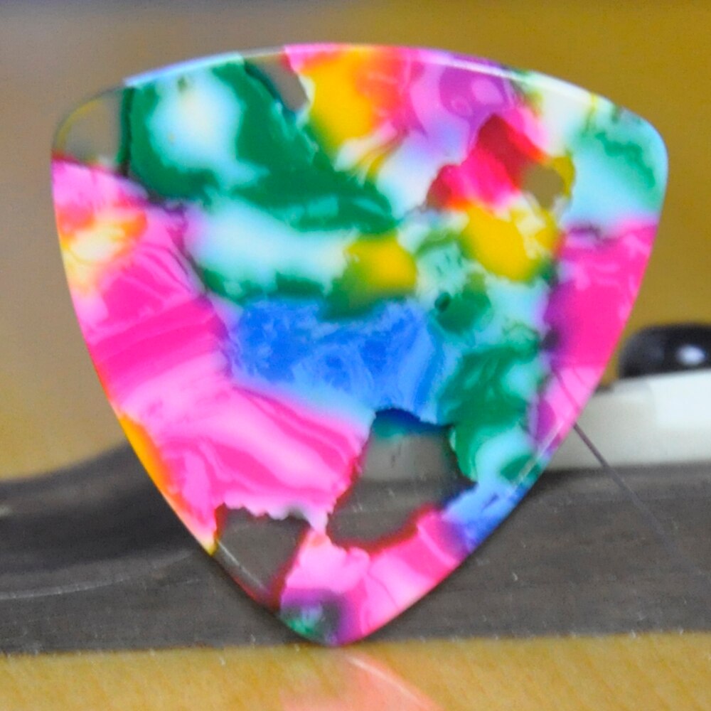 Partier  of 50 stk tie-dye pink 0.71mm medium store afrundede trekantede celluloid guitar picks
