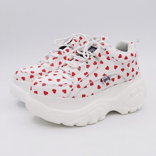 Comfabea damskor vardagligt kvinnor platåskor sneakers vårskor kvinnor tjock sula creepers sportsko: Vit med rött hjärta / 7.5