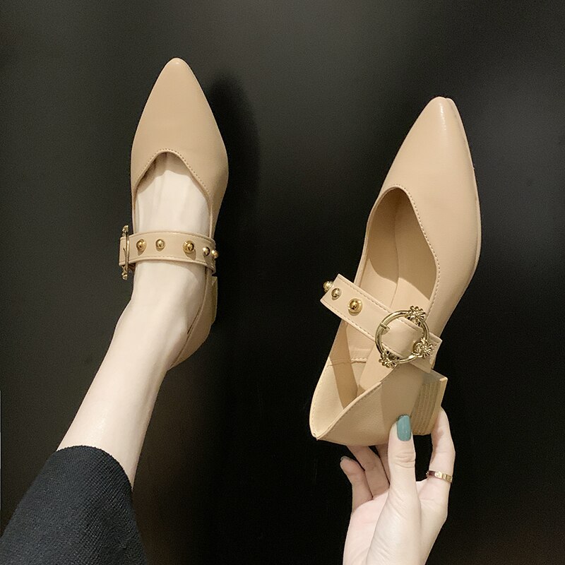 Vårstil kvinnor mary janes skor spetsig tå låga klackar klänning skor nitar pumps kontorsskor zapatos mujer 8013n