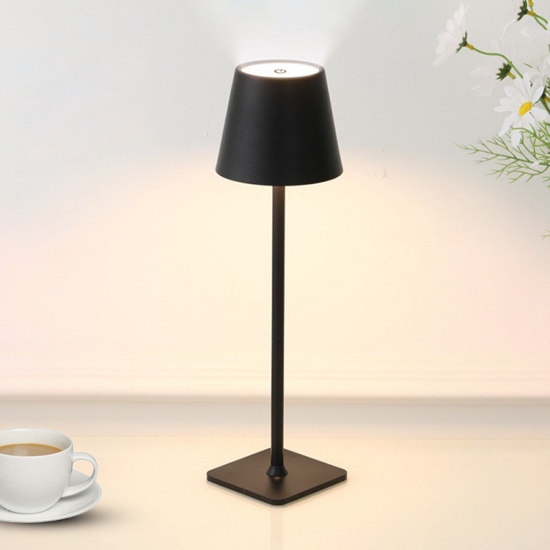 Lampade da scrivania Lampada da tavolo a LED a 3 colori Luce notturna Touch Dimming Protezione per gli occhi Lampade plug-in USB per lampada da tavolo da studio Luce laterale del letto