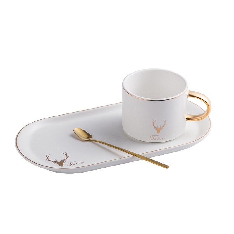 Europæiske luksuriøse guldfælge keramik kaffekopper og underkopper ske sæt med æske te sojamælk morgenmad krus dessert tallerken: Hvid