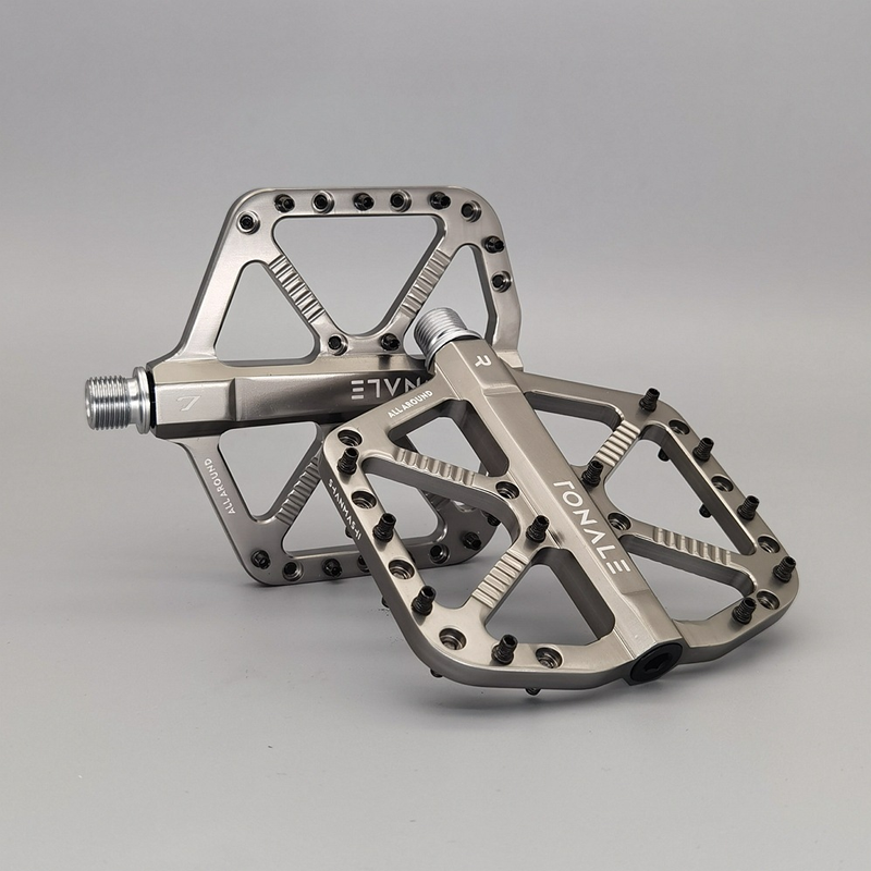 MTB Bicycle Pedal Titanium Non-Slip CNC 3 Bearing Aluminum Alloy Bike Pedals Cycling Foot Pedals for Mountain Bike Accessories: green