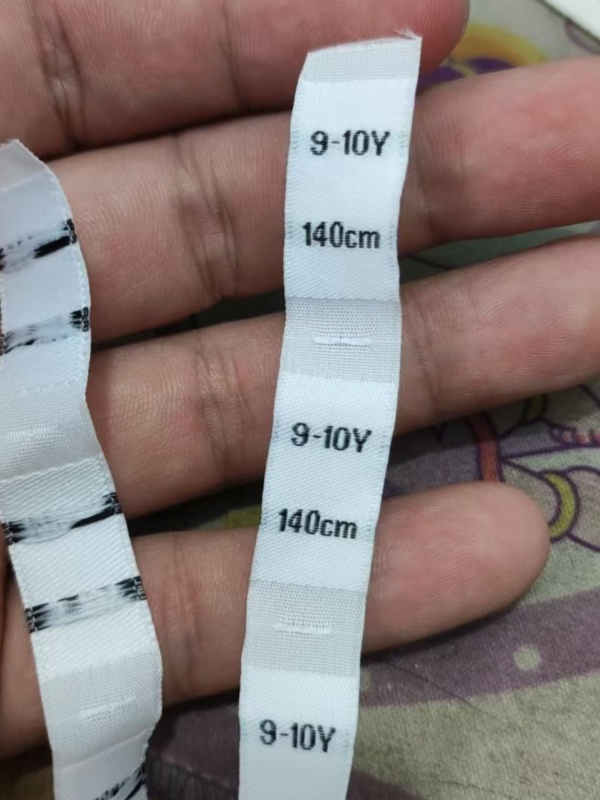 50 stks Geweven maat label doek maten labels 2-3Y 3-4Y 4-5Y 5-6Y 6-7Y 7-8Y 8-9Y 9-10Y Wit damast polyester Kleding Label: Transparant