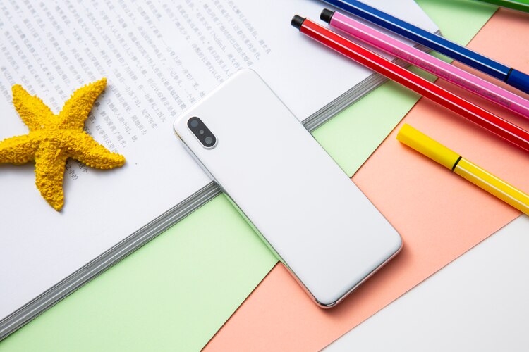 !  i8 mini-kaart mobiele telefoon draagbaar ultradun klein geen netwerk student stoppen met internetverslaving back-up mobiele telefoon: Voeg 4gb tf-kaarten toe / Wit