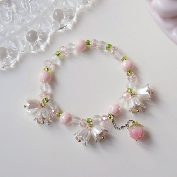Bonita pulsera de cuentas de cristal verde para mujer, pulsera elástica ajustable con dije de flor de Lily Valley, joyería de cumpleaños y boda: Marrón rojizo