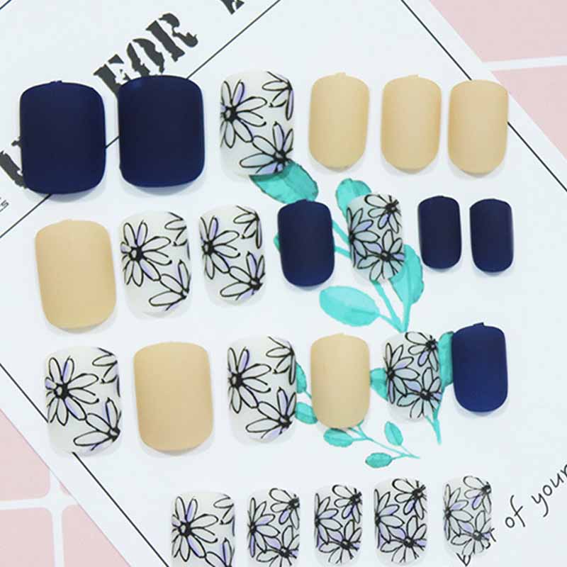 Mode 24 Pcs Korte Volledige Dekking Valse Nagels Met Lijm Bloem Patroon Ontwerpen Blue Matte Acryl Nep Nagels Eenvoudige Faux ongles