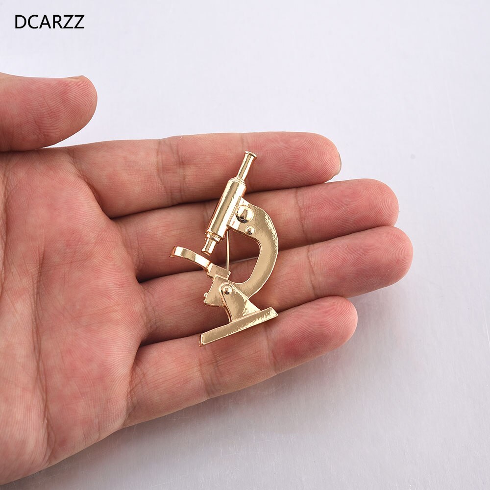 DCARZZ Gold Mikroskop Pins Broschen Doktor Nurse Medical Pins Metall Trendy Schmuck Partei Nach Romatic Brosche für Frauen