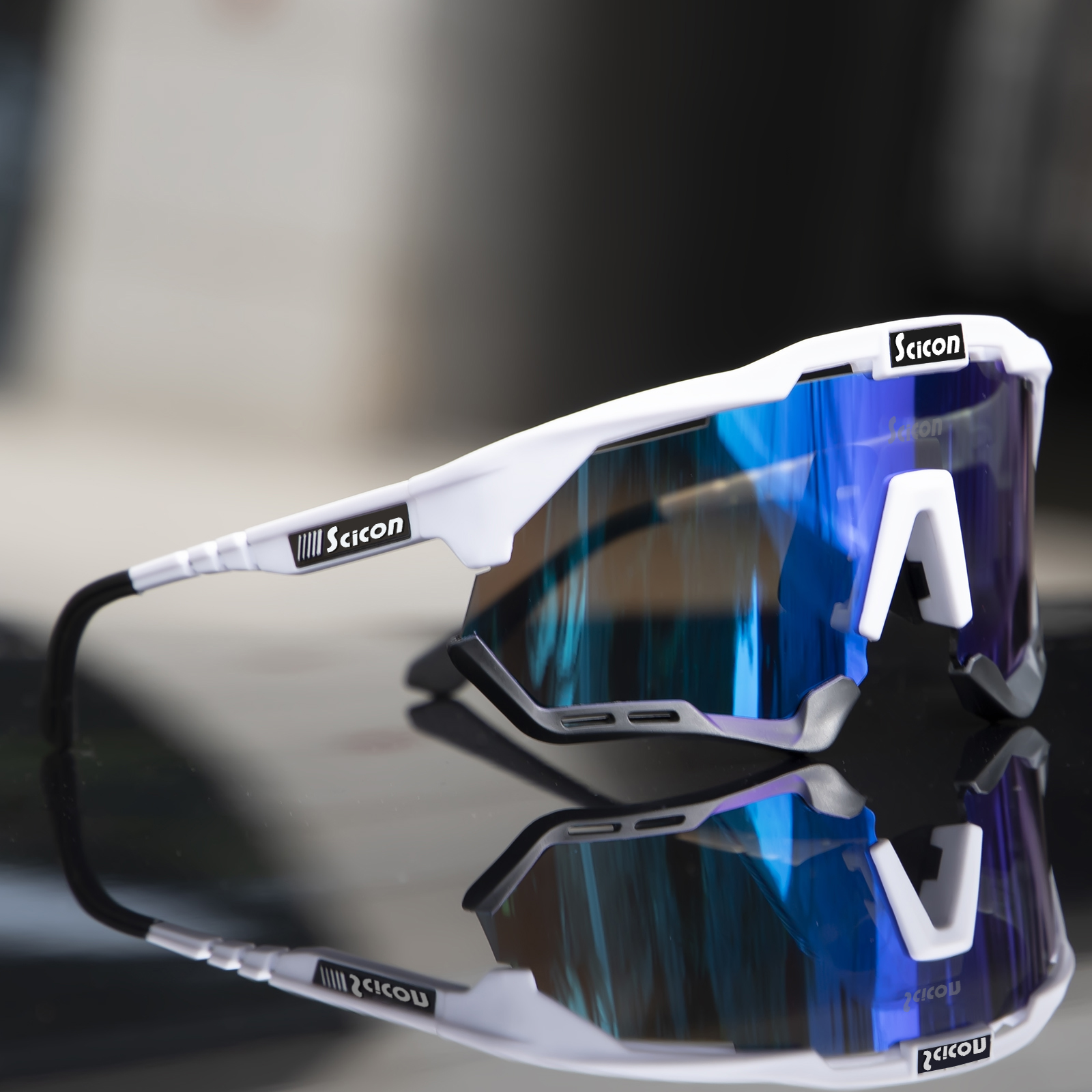 men's and women's photochromic cycling glasses, mountain cycling glasses, outdoor sports, sunglasses, road cycling glasses, UV4: green / WHITE