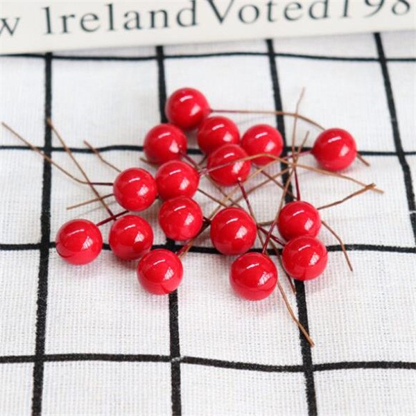 200P Artificial Single Stem Berry 2.76" Length Foam Berries for DIY Home Wedding Box Accessorie Christmas Party Decorative: Red