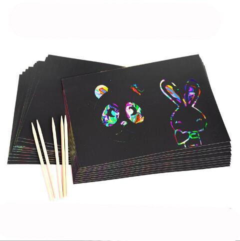 10 stk/sæt 16k/32k skrabe kunst papir magisk maleri legetøj med træpind til børn pædagogisk legetøj farverige tegneværktøjer