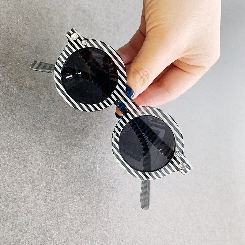 Luksus mærke solbriller børn plast stribe søde runde solbriller  uv400 pink piger drenge solbriller briller gafas de sol: Grå