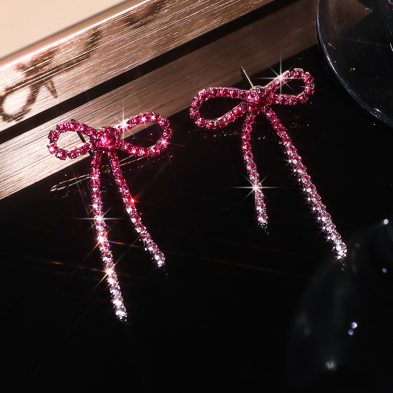 Kleurrijke strik oorbellen voor dames, oorbellen met strass steentjes, lange kwastjes, zwarte roestvrijstalen hangende oorbellen, schattige sprankelende sieraden: Titanium geplateerd