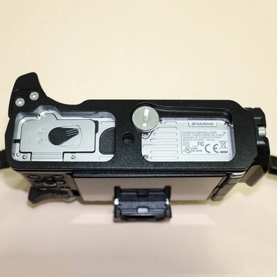 Quick Release Plate Hand Grip L Bracket for Olympus OM-D E-M5 EM5 Mark II OMD EM5II Camera Arca-Swiss RRS Kirk QR