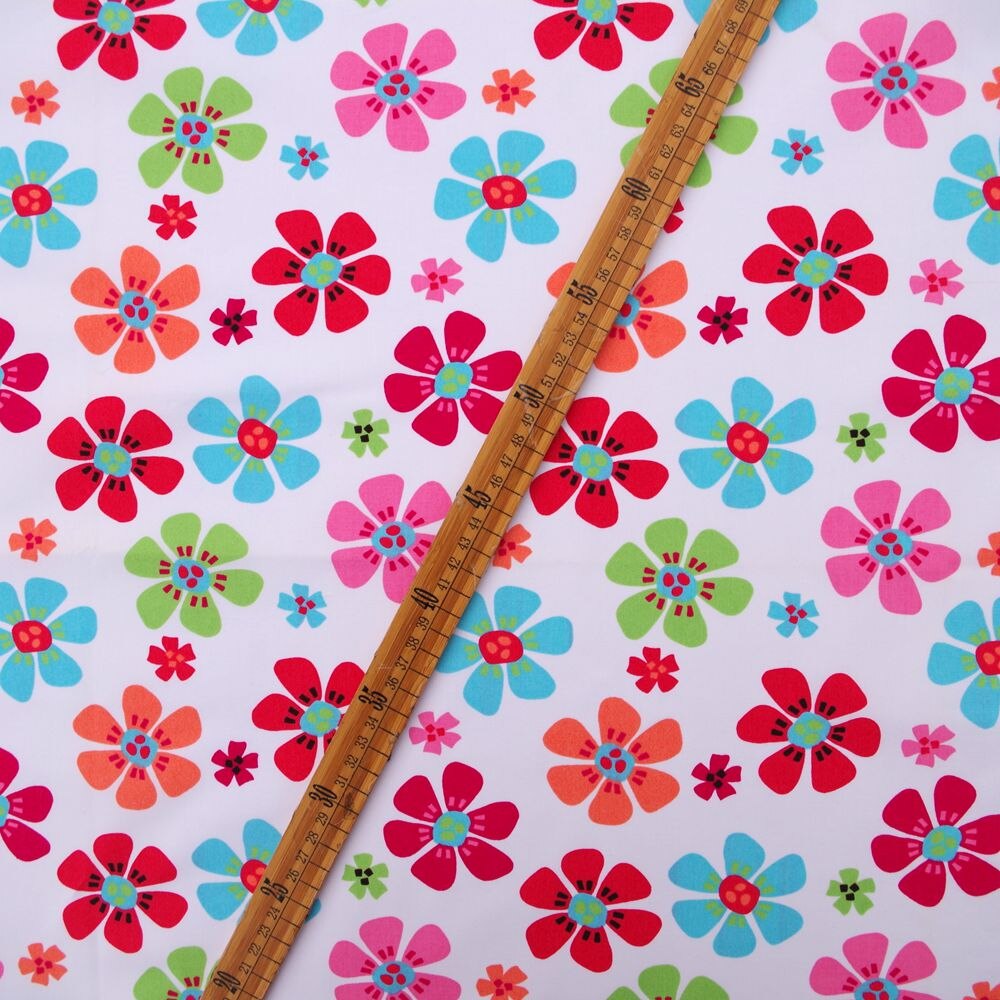 140cmx50cm Cotton Woven Fabric for patchwork, handmad, textile, cloth - Flowrs on white background