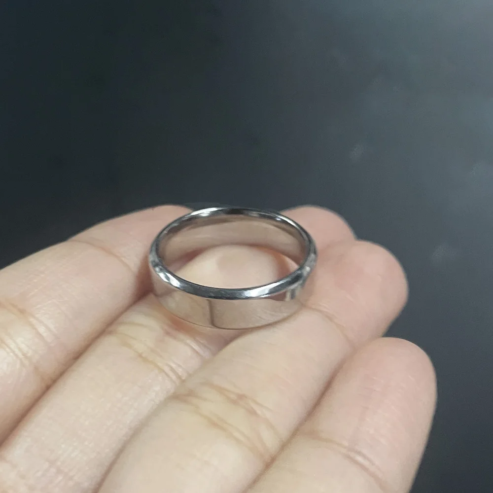 Anello classico lucido in argento sterling 925 da 6 mm per uomini e donne Nome libero inciso all'interno di gioielli minimalisti con fede nuziale liscia