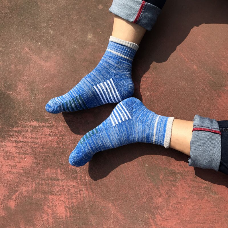 Enfärgade strumpor bomull män i tubstrumpor vinter manliga fritidssockor som andas  eu 39-44 meias