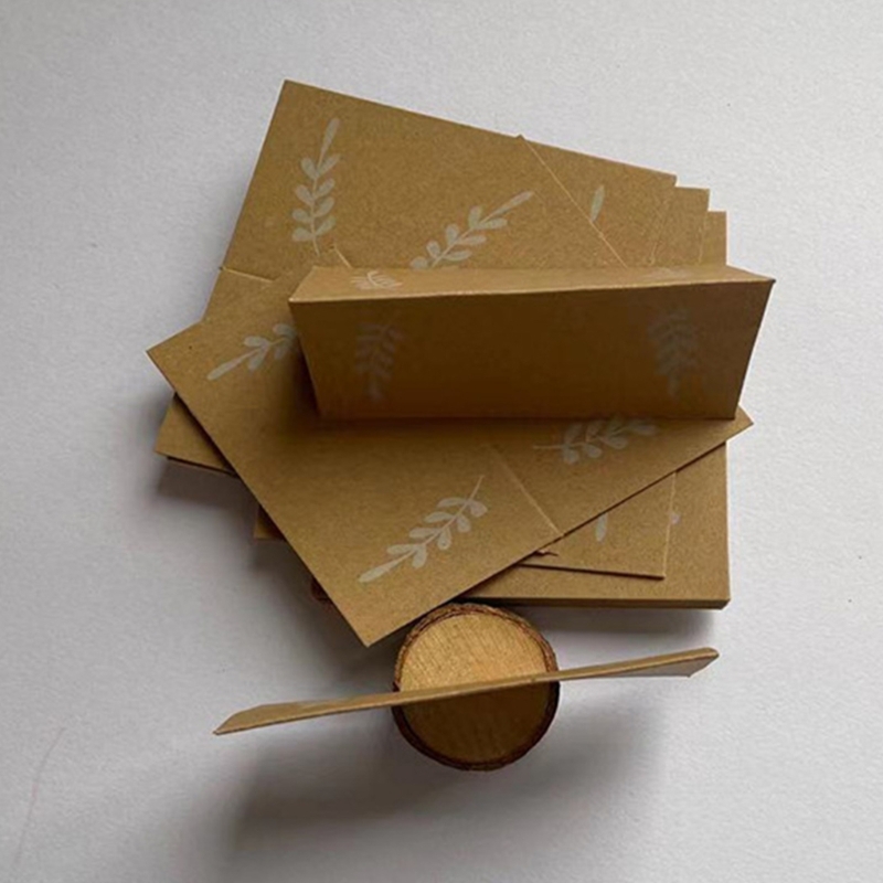 Naamkaartjes voor een bruiloft, , 50 stuks, bruine naamkaartjes van kraftpapier voor tafelschikking, geschikt voor bruiloften, verjaardagen en diners.