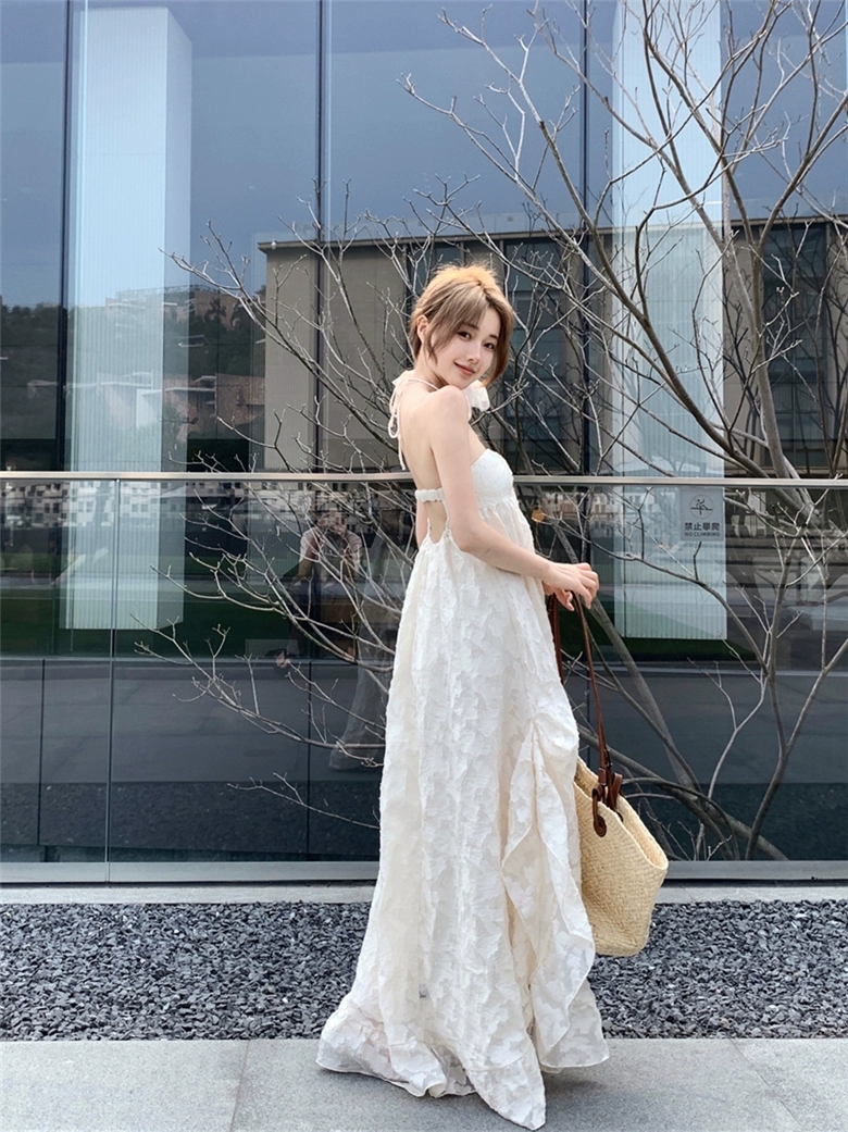 French-style halter dress for women, summer, beach, holiday style, long dress with a large, open back and super elegance