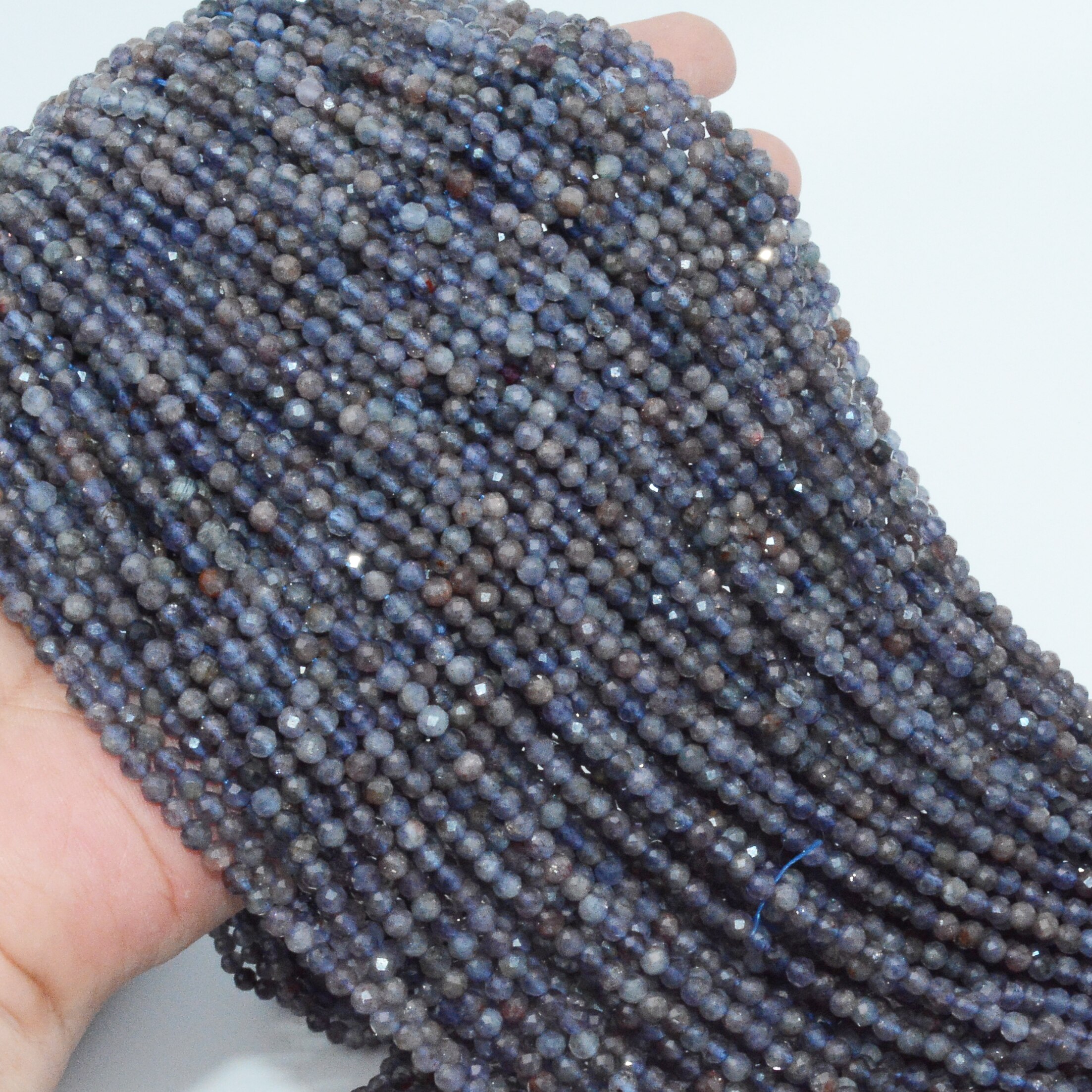 Luonnollinen ioliitti oligoklaasilla / ioliitti-aurinkokivi viistetyillä pyöreillä helmillä 3.8mm /  erikoismateriaalia