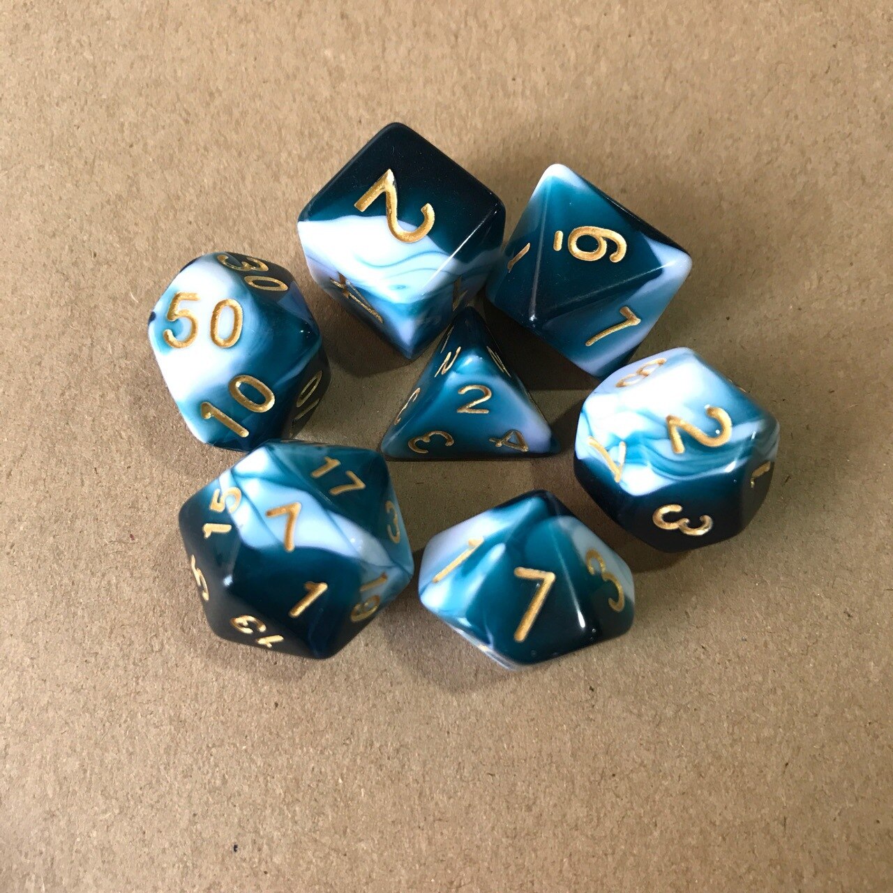 7 pièces/lot résine multi-facettes dés d & d d4 d6 d8 d10 d % d12 d20 dés pour polyèdre TRPG jeux jeu de société dés chauds: Blue B