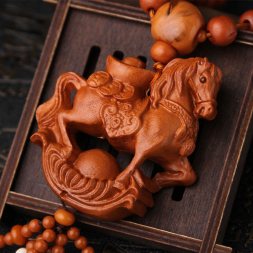 Rijkdom Paard 3D Hout Gesneden Chinese Feng Shui Kallaite Amber Kralen Auto Hanger