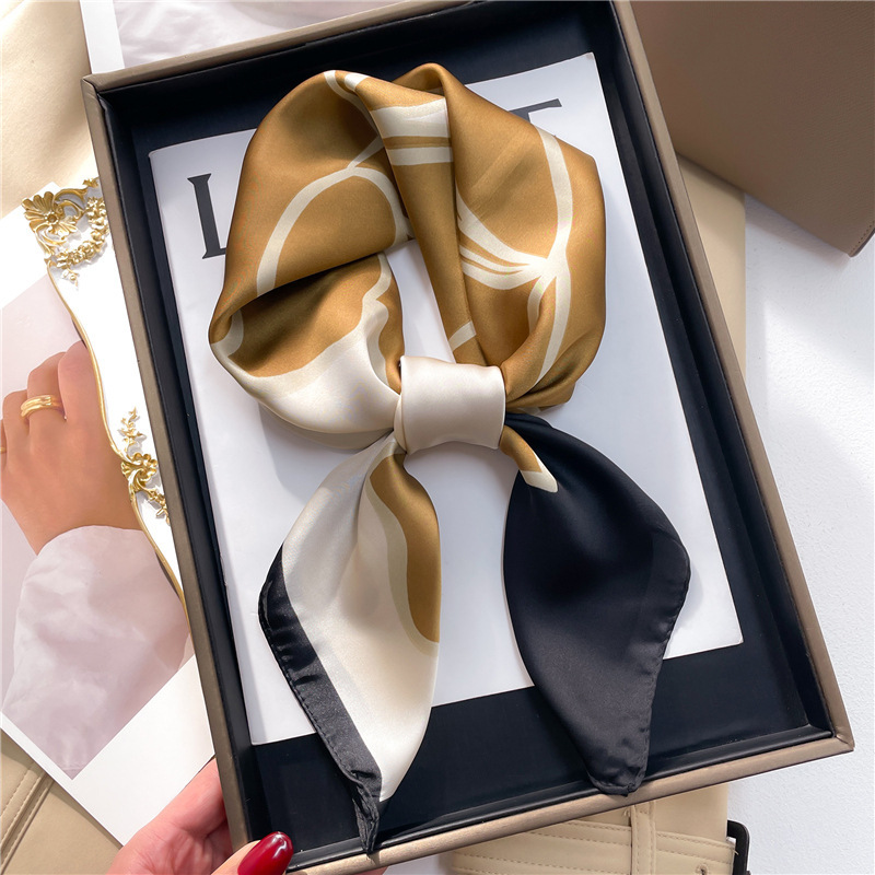 Novo luxo cavalo padrão lenço quadrado de seda das mulheres cetim macio hairband lenço escritório hijab bandana foulard saco fitas presente: Dourado