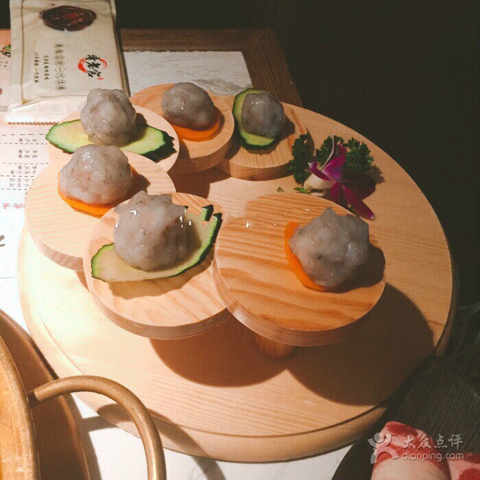 Función de madera maciza Plato giratorio para sushi Suministros de Hotel Rejilla para aperitivos Platos de arte