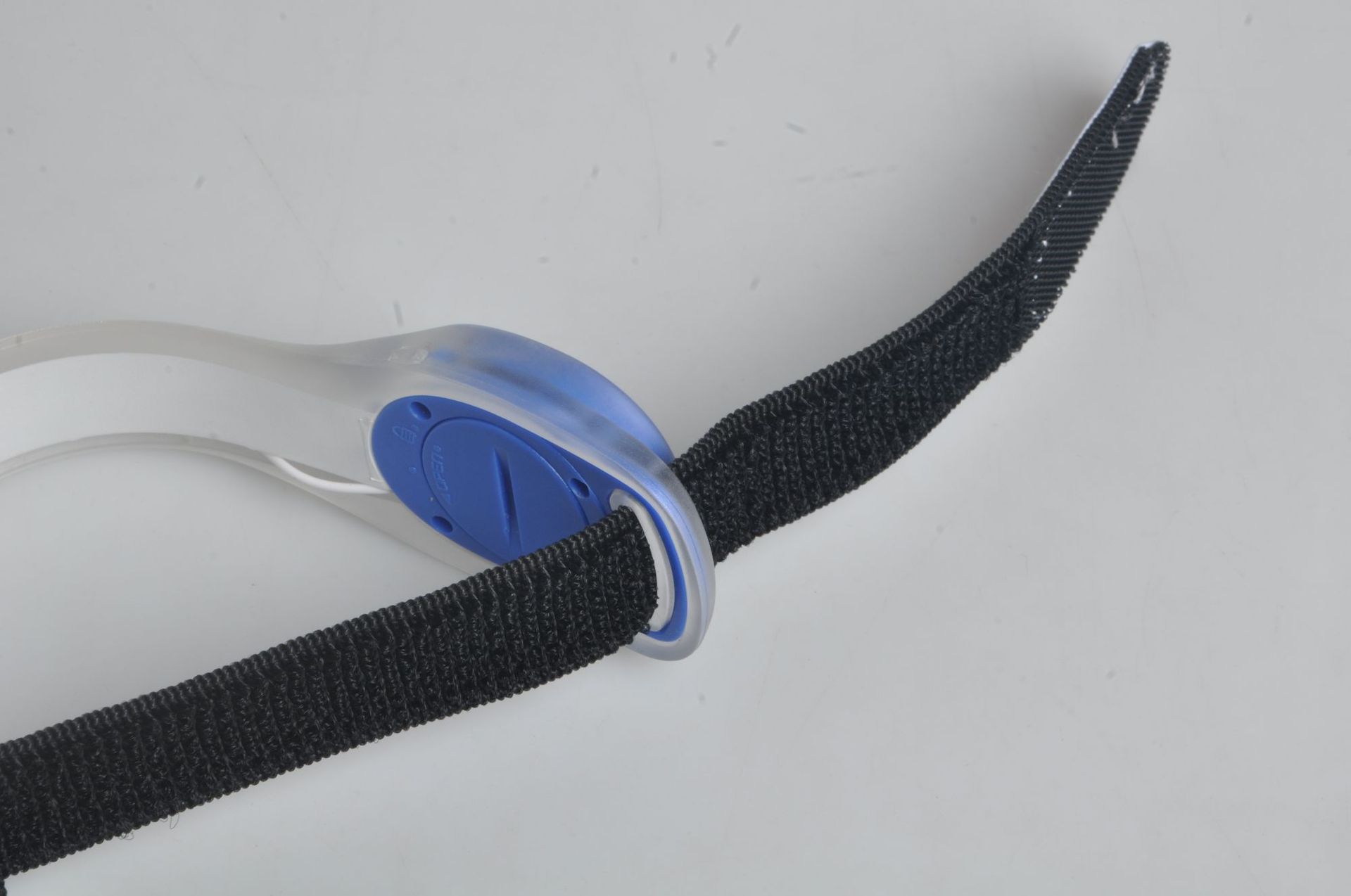 LED Ljusande Armband Justerbart Bärbart Löpbälte Glöd i Mörkret