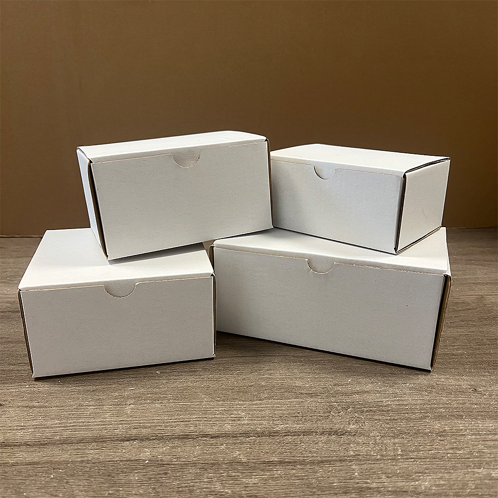 Boîte d'emballage en papier ondulé pliable blanc, 10 pièces/lot, boîte en Carton de mariage pour petites entreprises, boîte de rangement d'emballage, boîte de courrier