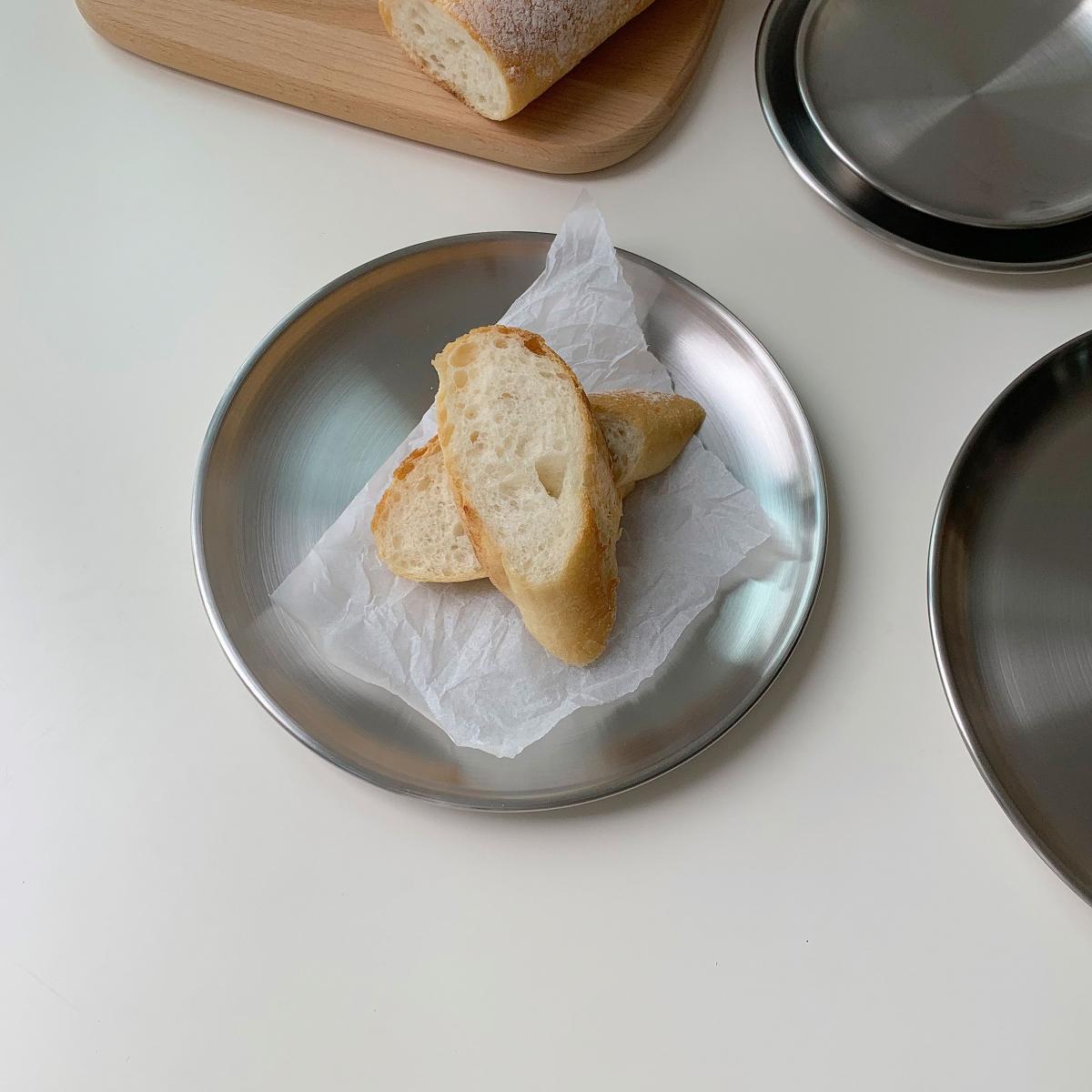 201 Stainless Steel Plate,Korean Barbecue Plate Snack Bone Bread Plate，Round Metal Cup Fruit Dessert Tray ，Kitchen Organizer: Red