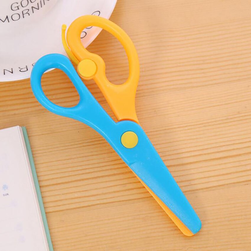 1pc plastbarn barn säkerhets sax dagis diy papper skärning mini konst sax kort foto mönster sax verktyg: Gulblå