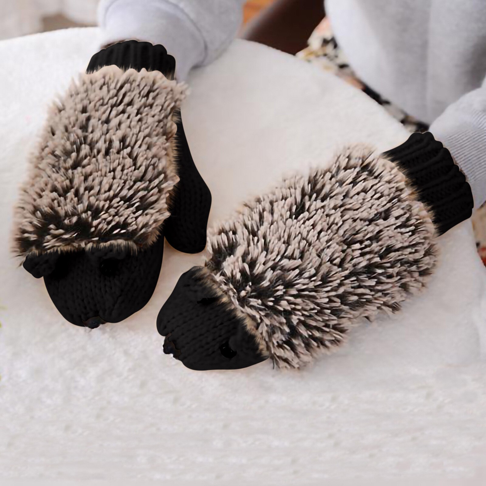 Winter Gloves Women Cartoon Hedgehog Wool Double Layer Thermal Mittens Full Finger Weave Gloves Перчатки Женские: Black 