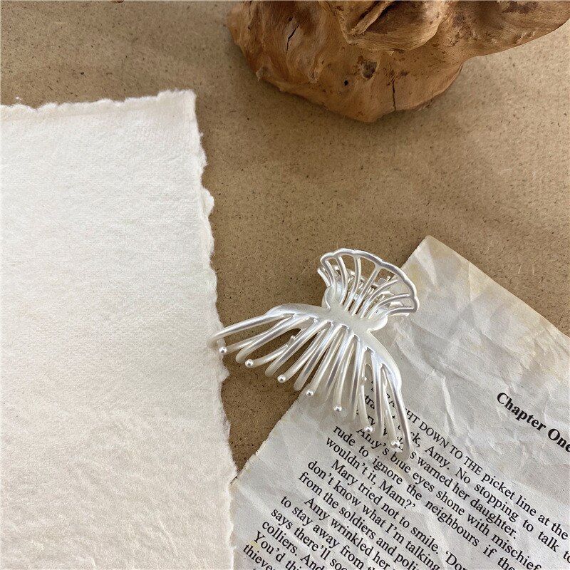 HUANZHI Korean Geometry Star Shell Gold Color Metal Simple Hollow Grip Claw Hair Clip for Women Girls Bath Accessories: 14