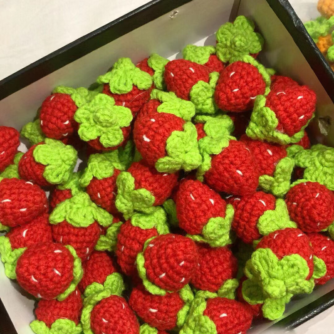 3 uds. De zanahorias tejidas, frutas de ganchillo de fresa, bonitos para sombrero, suéter, decoraciones de tela, zanahoria, apliques DIY, accesorios de