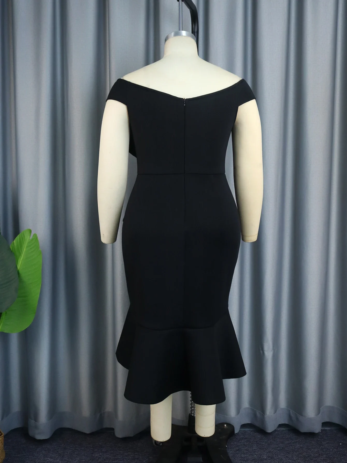 Vestido de con volantes negros para mujer, traje Sexy con hombros descubiertos, lazo grande, Irregular, Peplum, ajustado, para Club nocturno, novedad de verano 2023