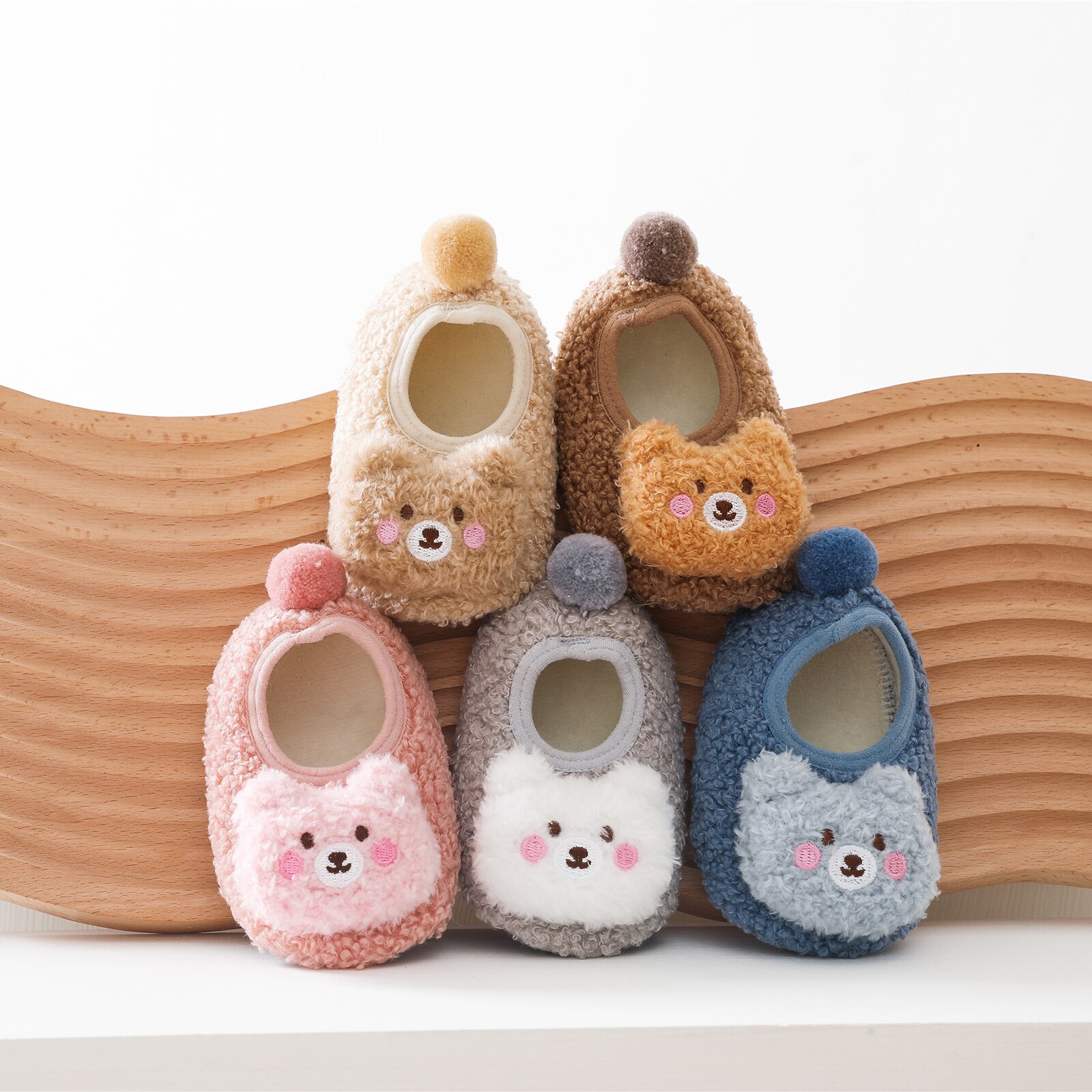Pantoufles antidérapantes pour bébés filles et garçons, chaussures de berceau, épaisses, dessin animé 3D, pour l'intérieur, pré-marche, automne et hiver