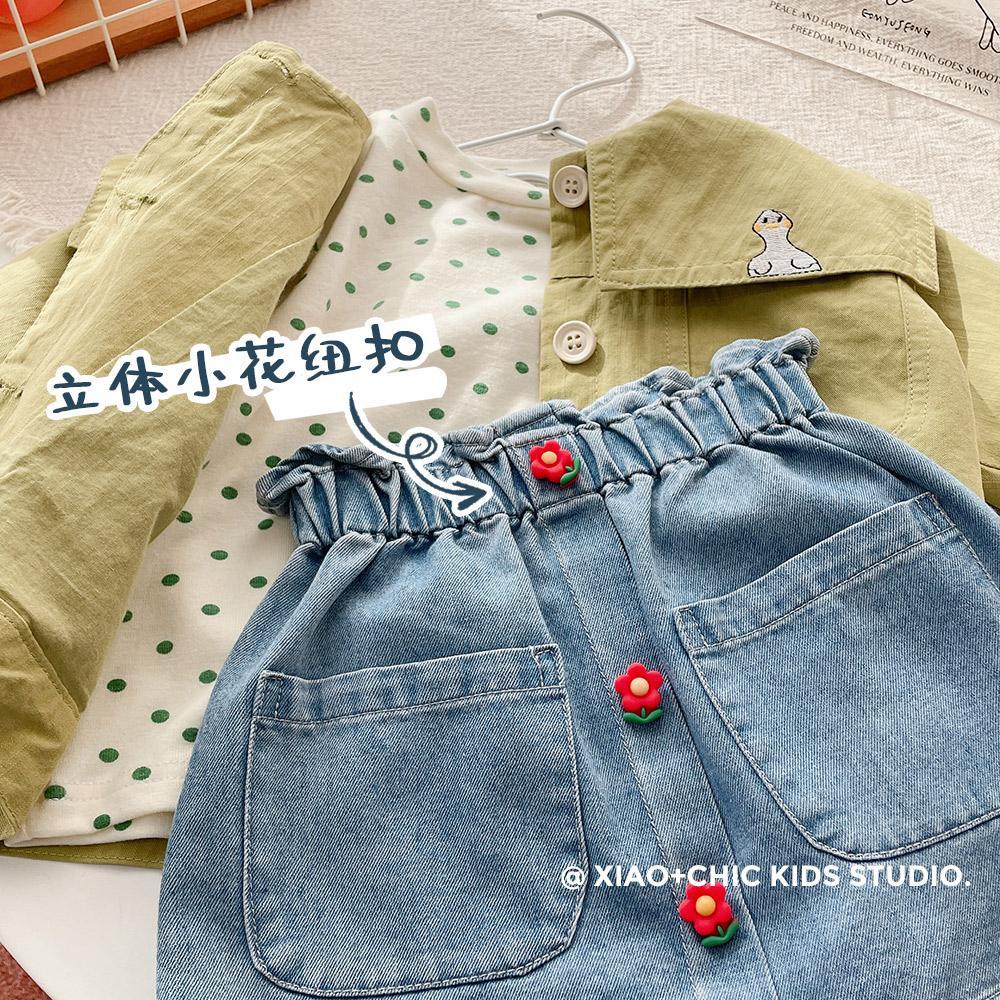 Gonna di Jeans svegli casuali delle ragazze della primavera estate 2022 con i fiori