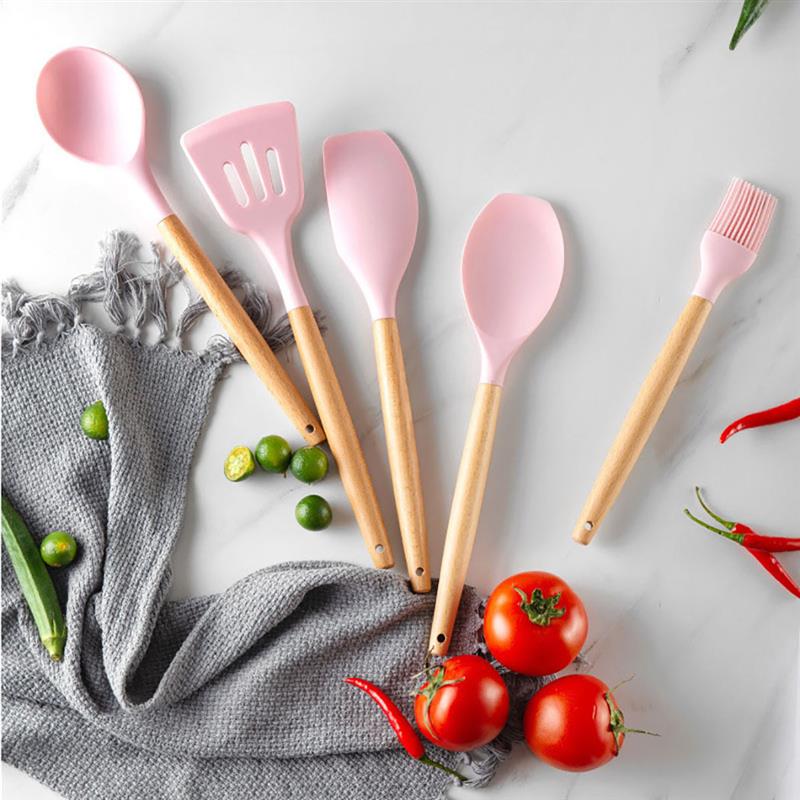 Ustensile de cuisine rose en Silicone de supérieure, avec manche en bois Flexible antiadhésif, ustensile de cuisine domestique