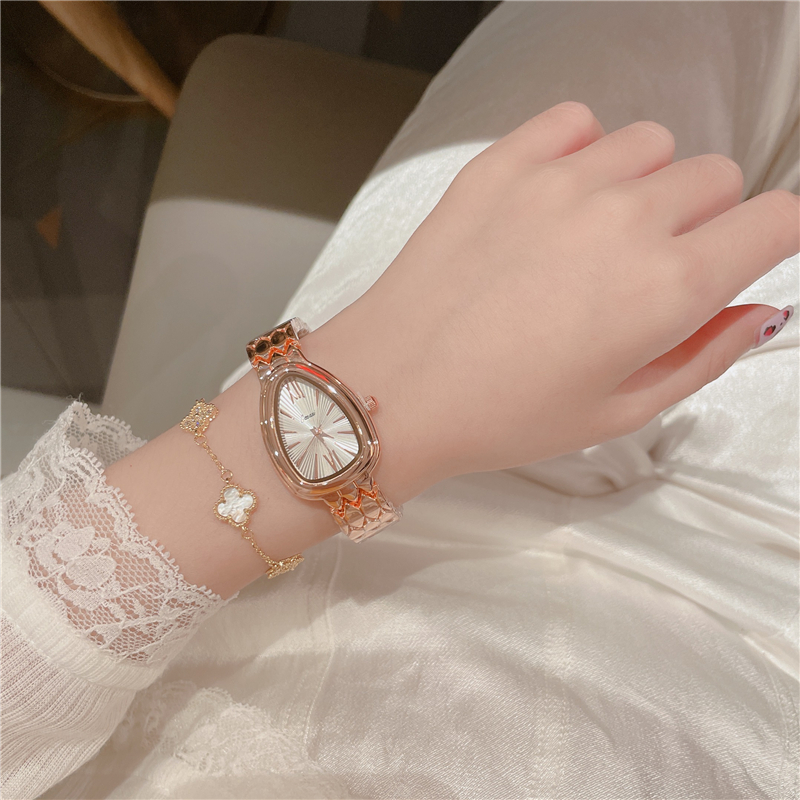 Armbånd dame quartz ur slange hoved form urskive meget smuk guld dame ure første valg  a512