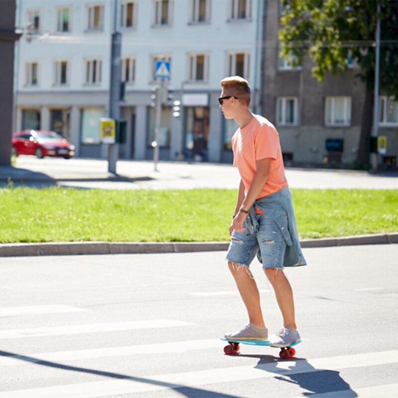 Skateboard Classic Retro Plastic Skateboard with LED Flashing Wheels Skateboard
