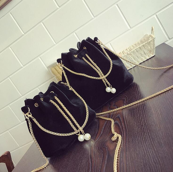 2 maten merk velours parelketting schoudertassen dames mini handtassen bucket hilly tote bag dames crossbody bolsas: Zwart / Klein