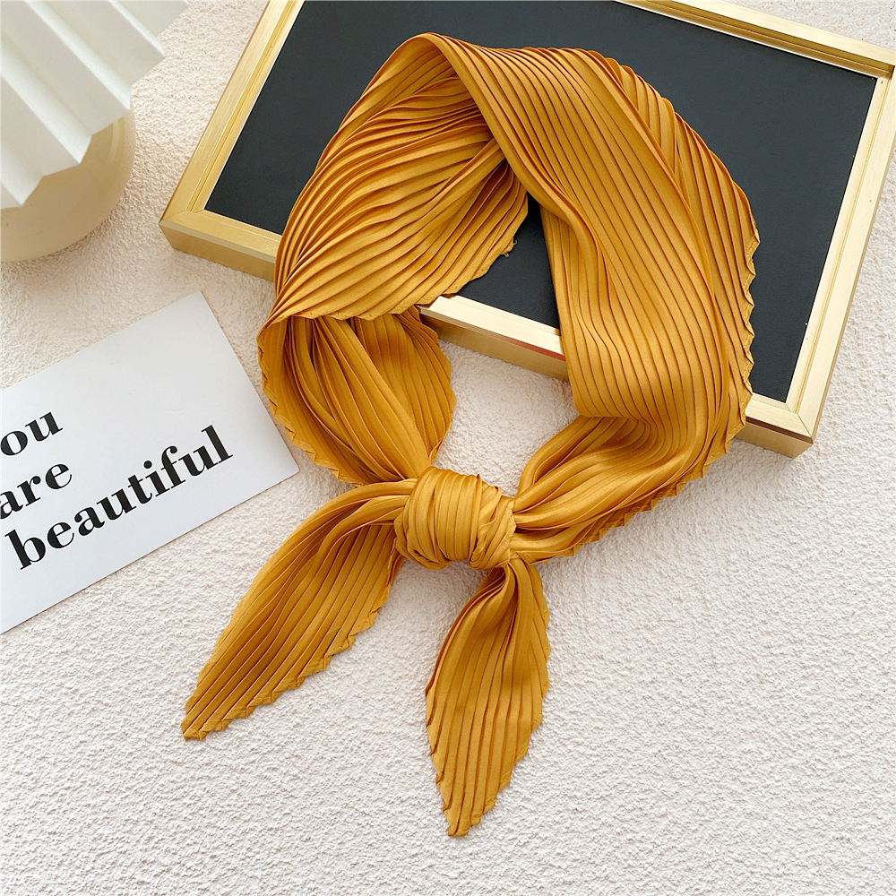 Bufanda de seda satinada pequeña para mujer, pañuelo triangular plisado de Color sólido para el cuello, banda para el pelo, lazos, Foulard femenino: Naranja