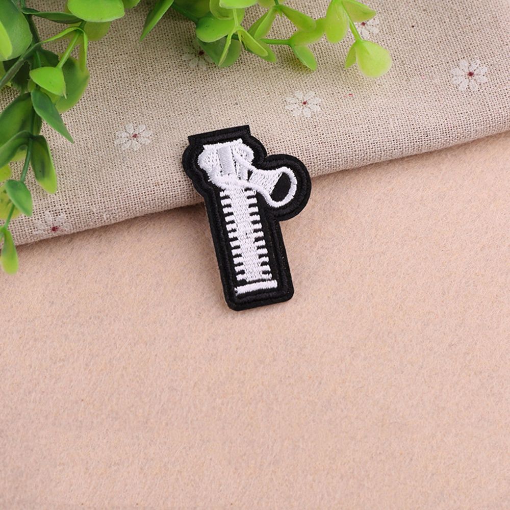 Parches bordados para planchar en la ropa, pegatinas de mochila, parche para coser insignias, con cremallera fresca negra de Calavera, 1 unidad: Multicolor